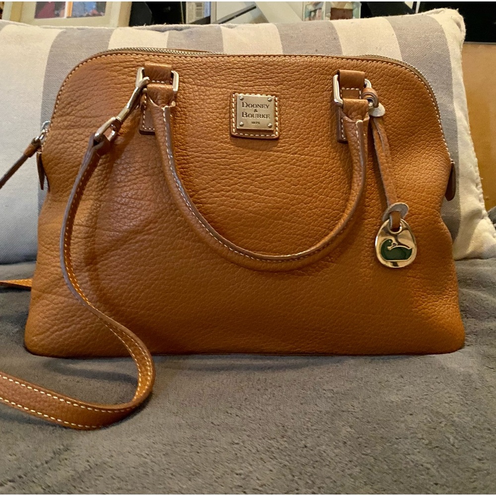 Dooney & Bourke 1975 brown pebbled leather, excellent Condition
